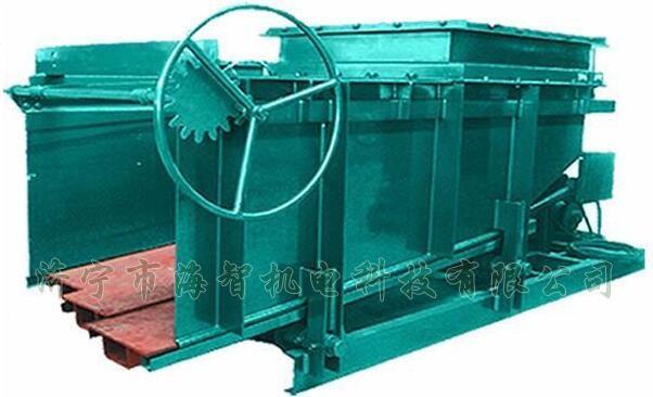 導(dǎo)料槽設(shè)有多個活動式底板，底板在回程過程中可以承受物料所帶來的摩擦力